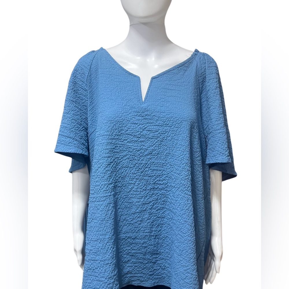 BloomChic Women Blue Texture Stretch Pullover V-Neck Size 22 / 24 NWOT